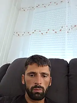 StraightSerb's live cam