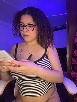 Lolavenezia live cam on StripChat