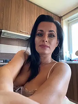 Hotmomcheckk_