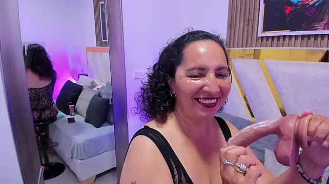 Luna_Naughty1 live webcam