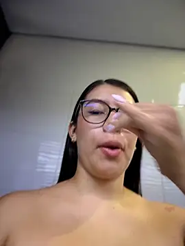 Webcam Model(Saracalderon) is live