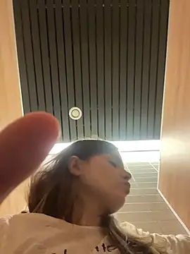 lunabelle_ (F young) - show u my boobies right in mall