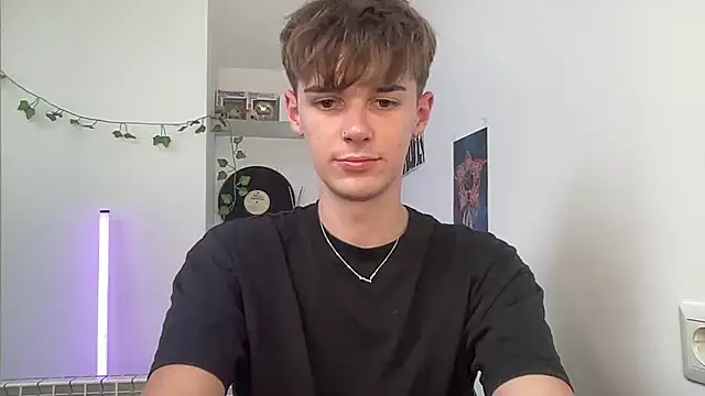 YourMilkyGuy webcam