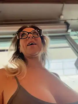 nikytax (F milf) - I FUCKING LOVE. NIKYTA