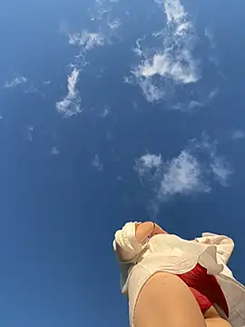 SnowWhiteSin webcam
