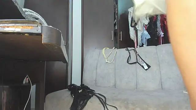 velvetluna_ webcam