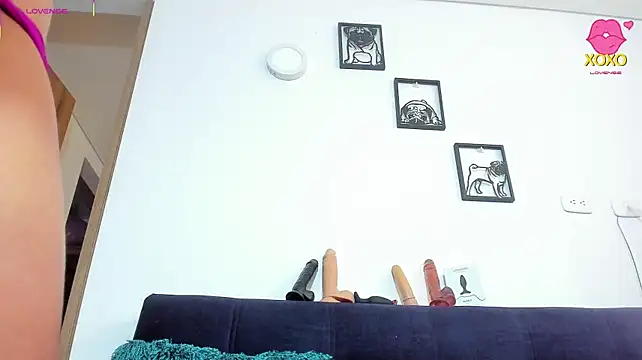 Bessie32 live sex cam