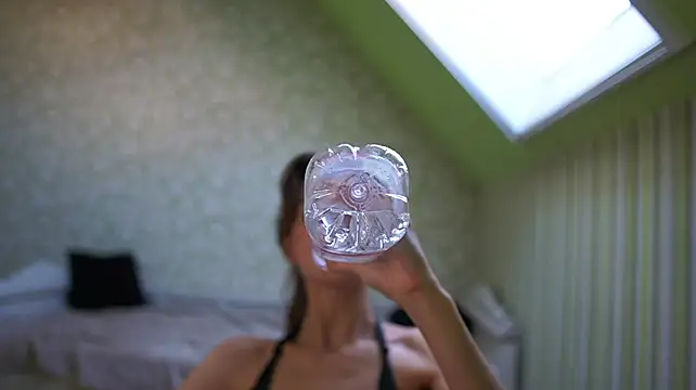abella_danger_x (F young) - Topless handjob
