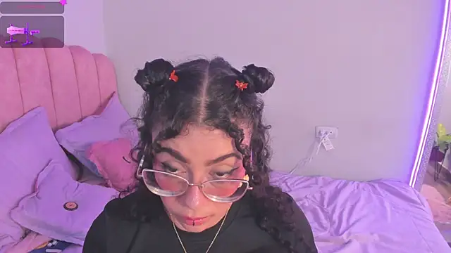 antonelllepiercee live cam on StripChat
