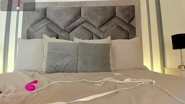 cocoamore live cam on StripChat