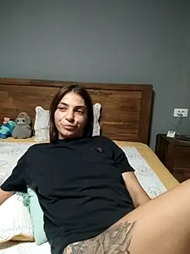 AntoniaHottie live cam on StripChat