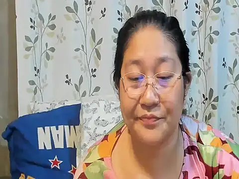 CHUBBY_ANGEL09 live cam on StripChat