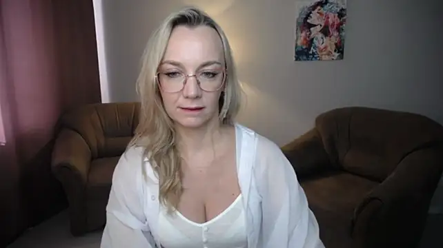 Ava_Elior live cam on StripChat