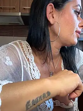 Hotmomcheckk_