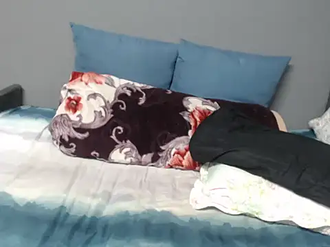Bustydiva83