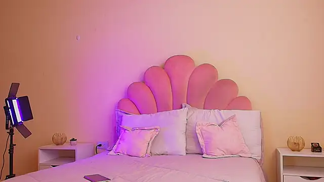 MiaColucci18 live webcam