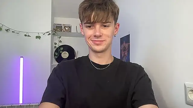 YourMilkyGuy live sex cam