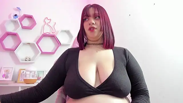 Miniie_N live cam on StripChat