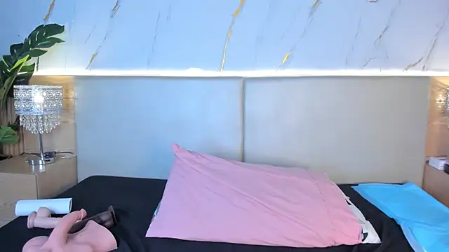 Julietaa_1 live cam on StripChat