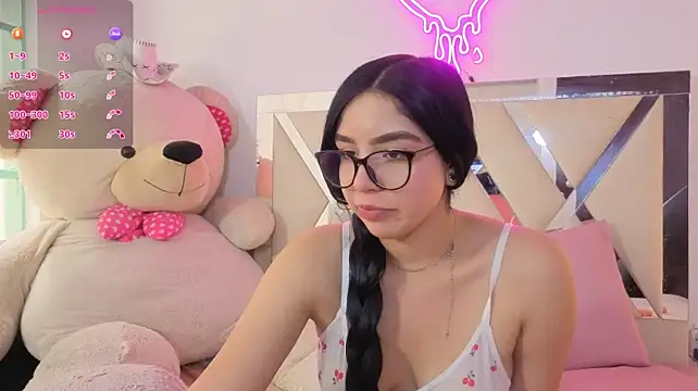 MILAH_TAY live cam on StripChat