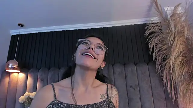 Lanadelrey_1 live cam on StripChat