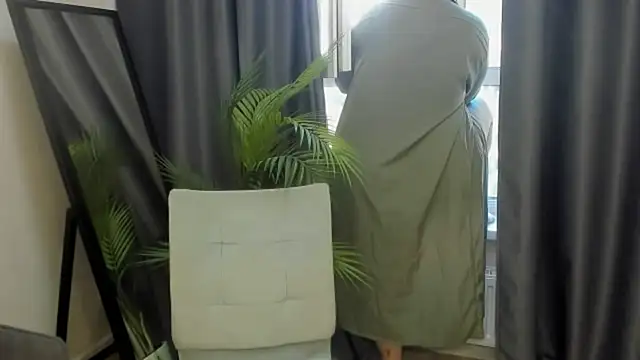 NikkiSummer live cam on StripChat