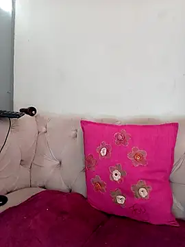 TALLHORNYBEARXO live cam on StripChat