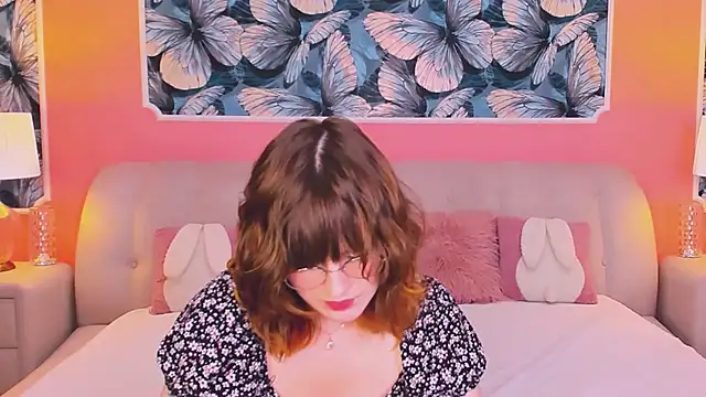 BEATRICE_LOWRY live cam on StripChat