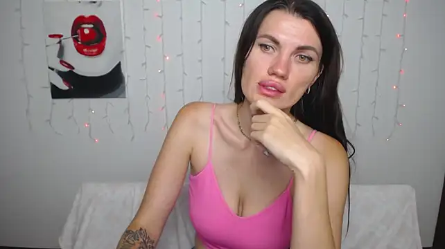 MilaLoona webcam