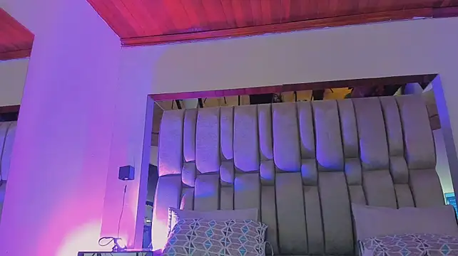 NikkySmiith live cam on StripChat