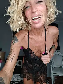 Weloveblue live cam on StripChat