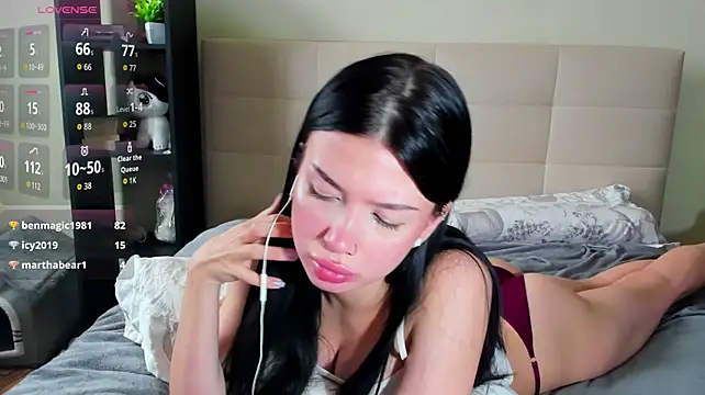 Tune_Godnesss live cam on StripChat