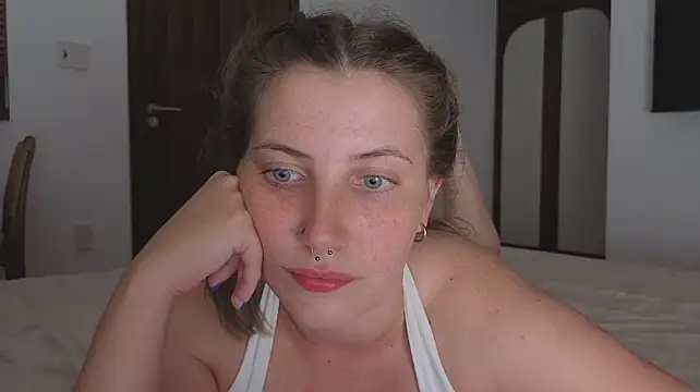 ItsEzheVika live cam on StripChat