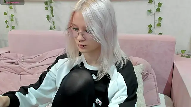 Nika-Smith live cam on StripChat
