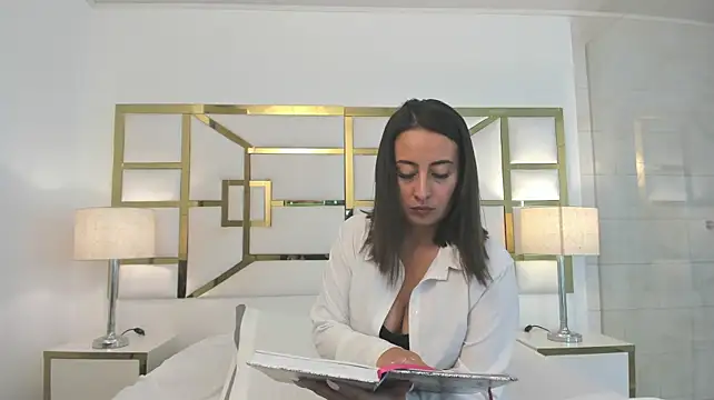 AngelicaLux live cam on StripChat