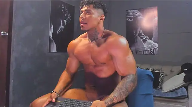 bradley_smith live cam on StripChat