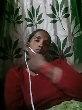 Rinee_suwanee live cam on StripChat