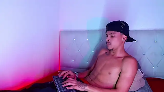 Angel_foxc13 live cam on StripChat