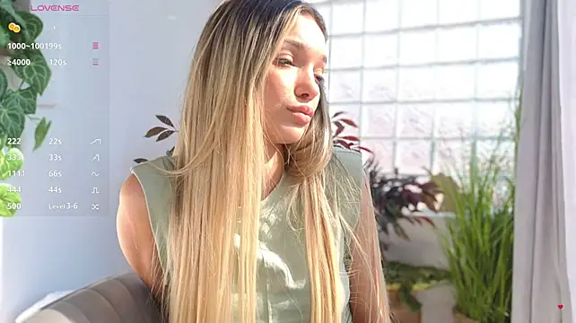 Sassy_Teen live cam on StripChat