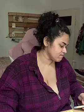 Curvydesifromgermany webcam