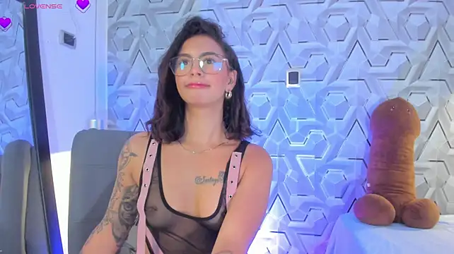Sophiee_Hill webcam