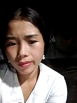 HeresThuy22 webcam