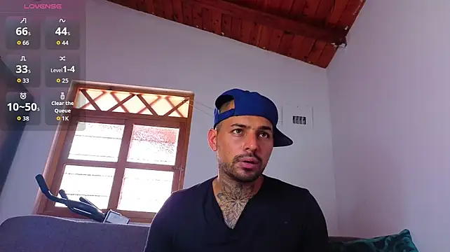 Lucien_Crow webcam