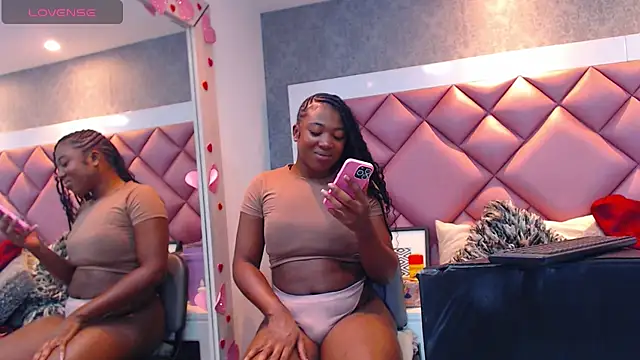 Thegreatonelady live sex cam