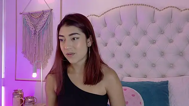 AriaStonne webcam