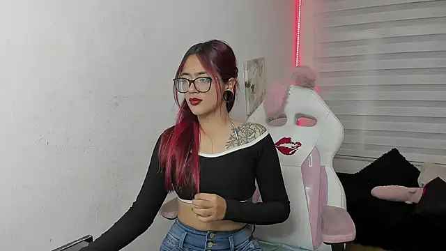 Sara_Red_X1 webcam