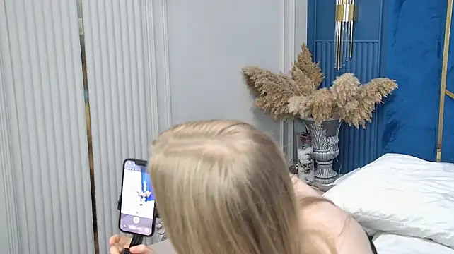 LilianHowards webcam