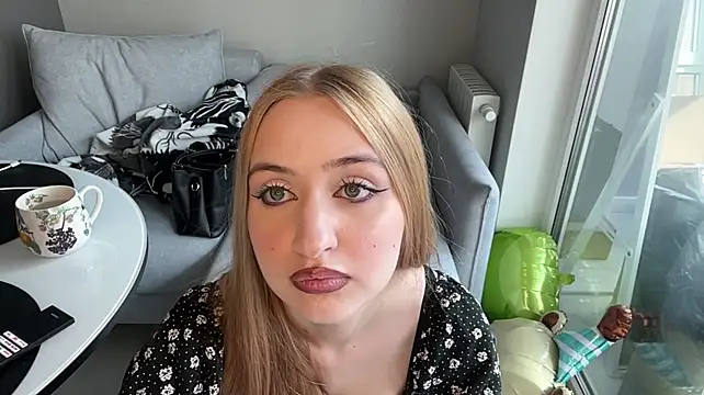 SexyLuxymur webcam