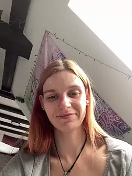leylasquirtybirty (F young) - 🔥Stand up and flash Pussy