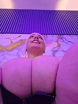 natalygolden69 (F milf) - suck nipples